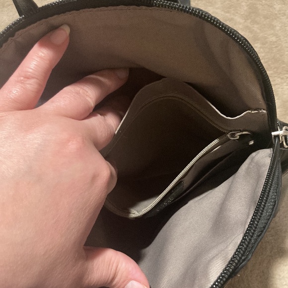 Tutilo New York Sling Pack - Picture 4 of 9